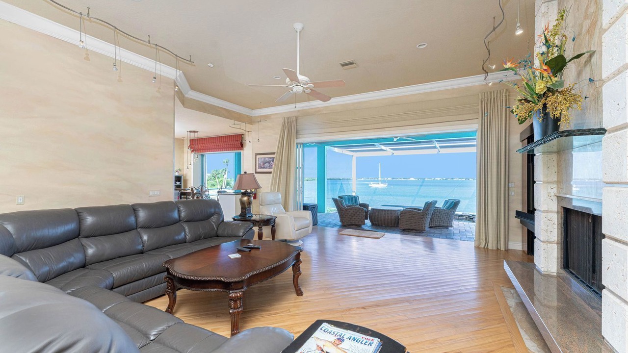 Photo of Livingroom in Englewood