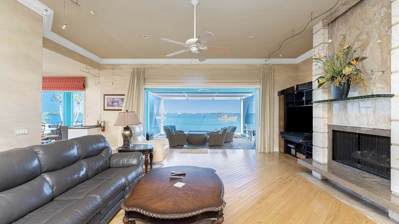Photo of Livingroom in Englewood