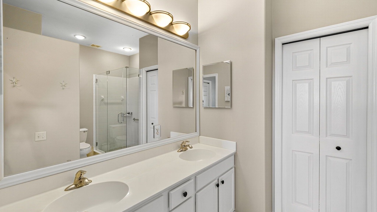 Photo of Bathroom in Tropical Cove