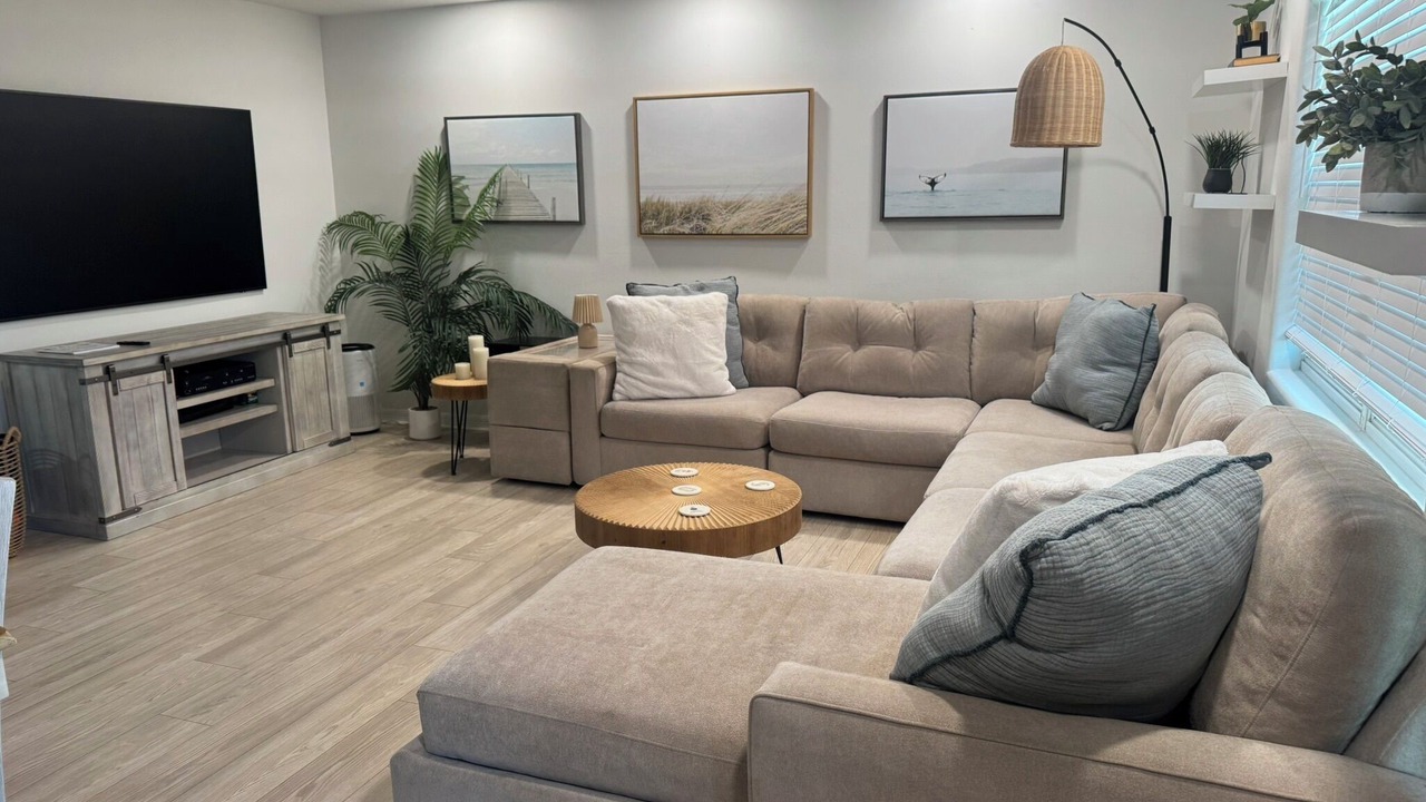 Photo of Livingroom in Historic Downtown Melbourne