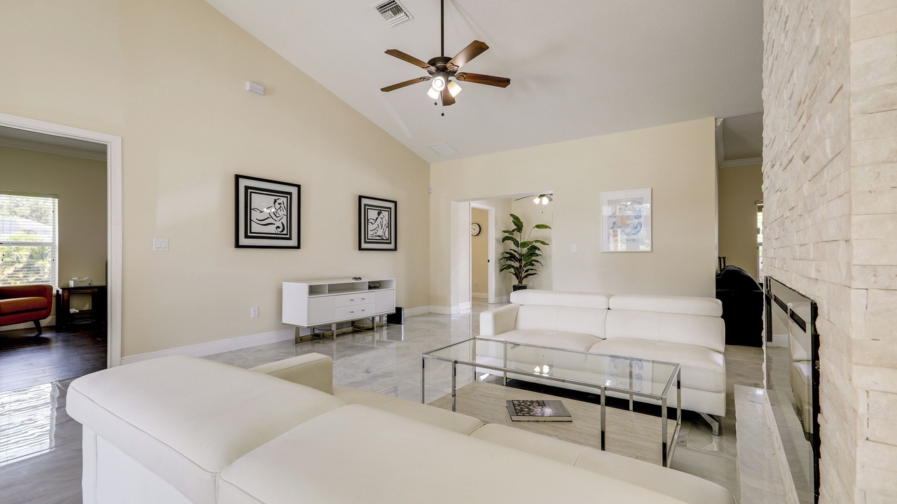 Photo of Livingroom in Hunt Club