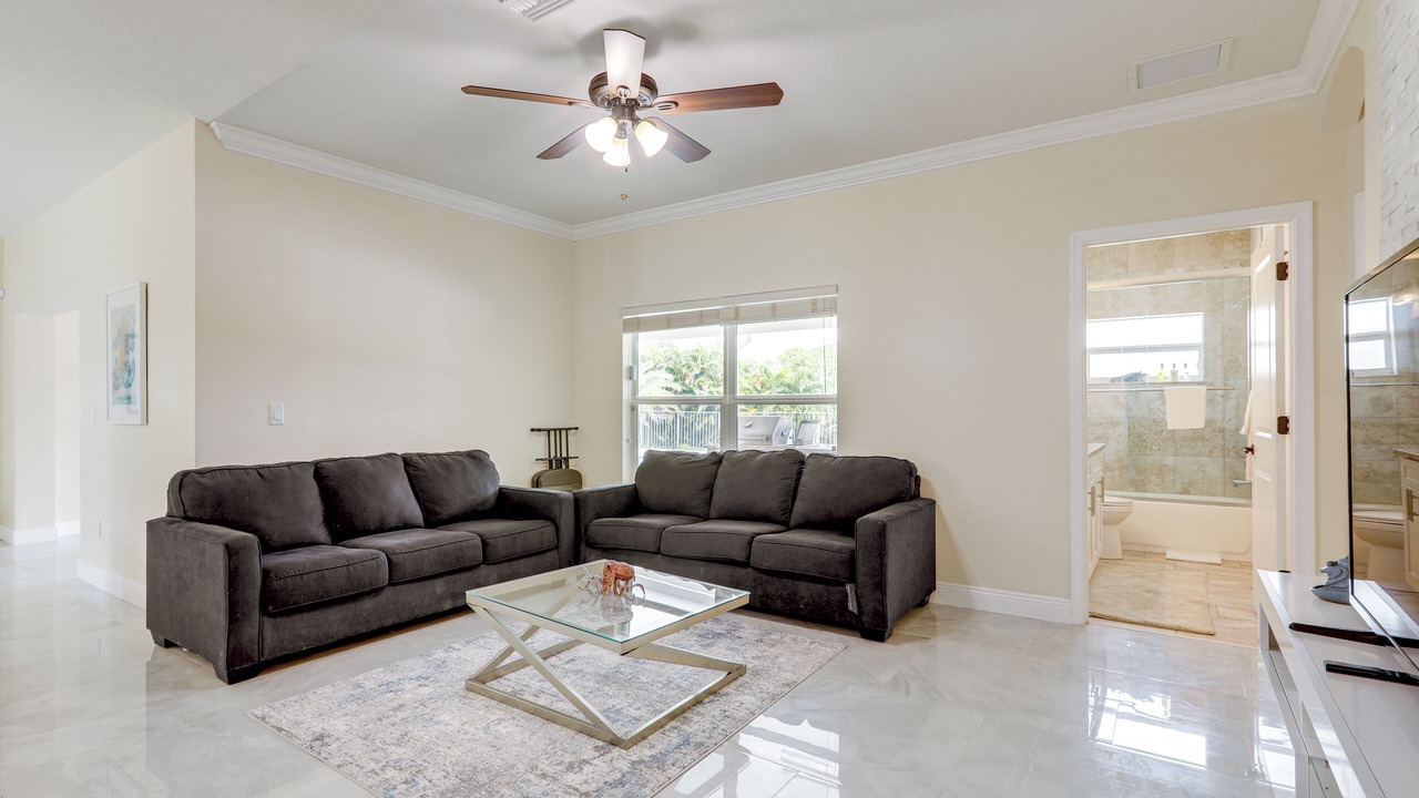 Photo of Livingroom in Hunt Club