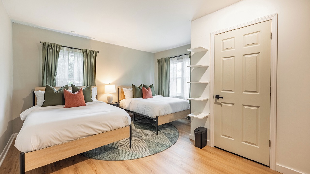 Photo of Bedroom in Lake Magdalene