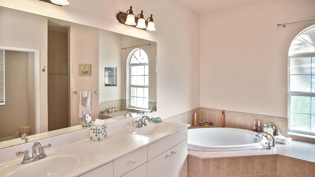 Photo of Bathroom in Long Meadow