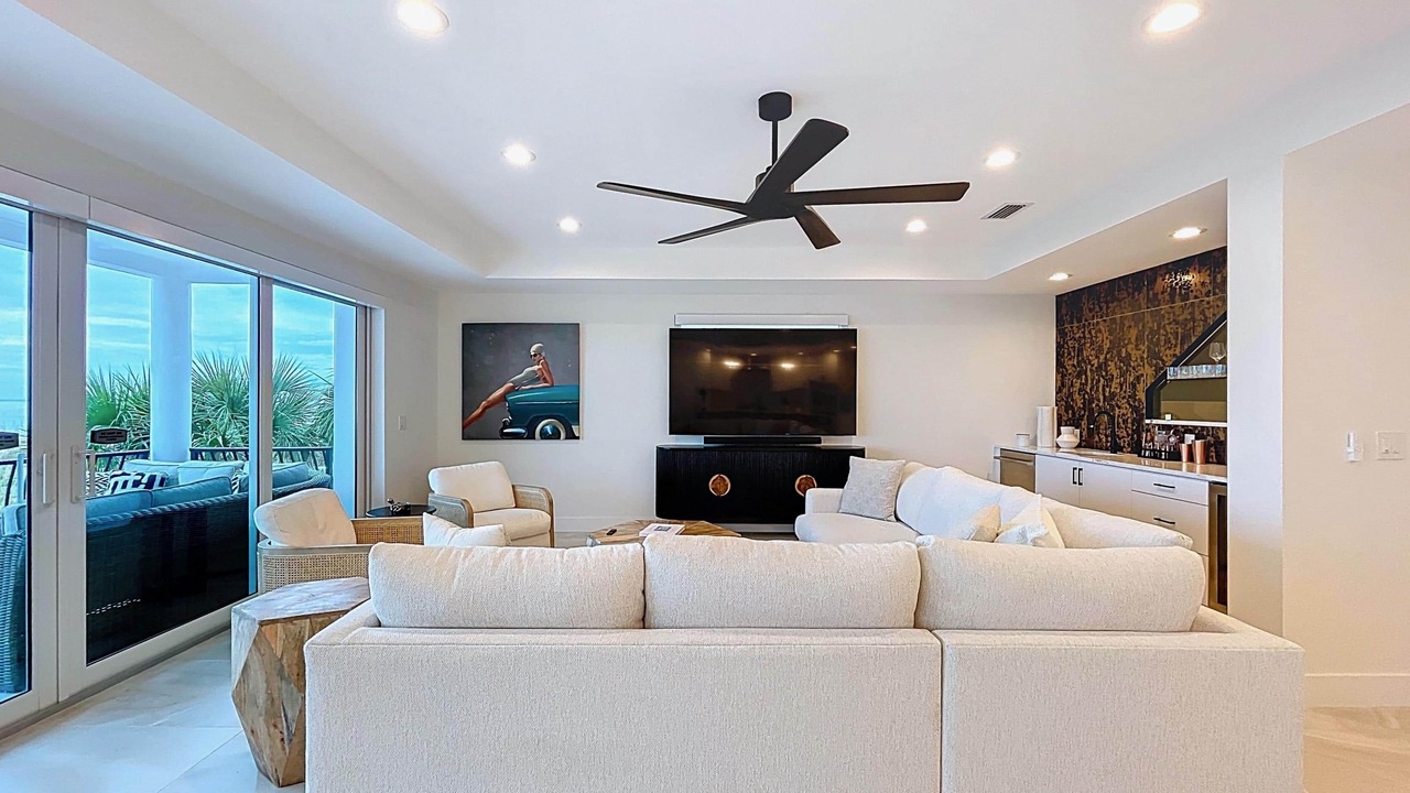 Photo of Livingroom in Treasure Island