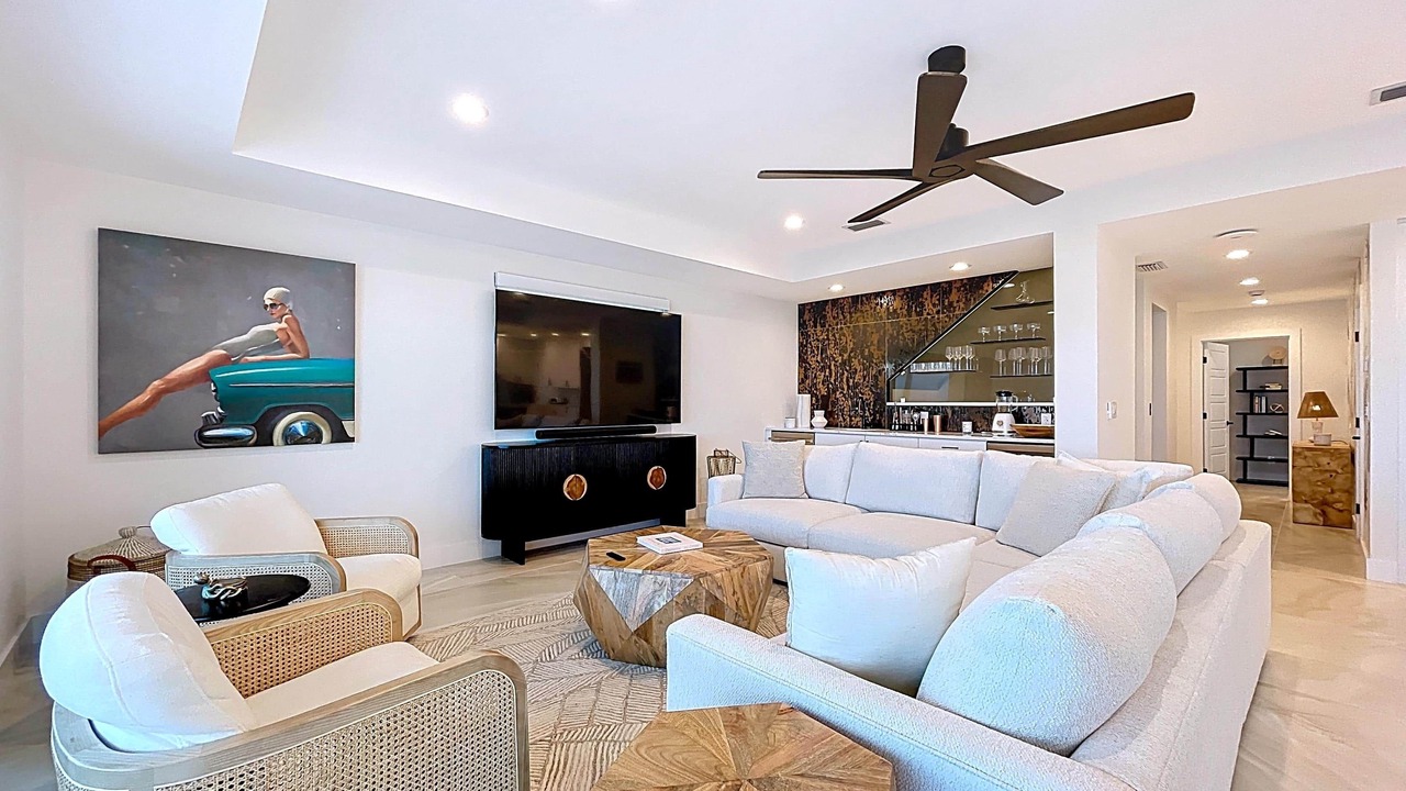 Photo of Livingroom in Treasure Island