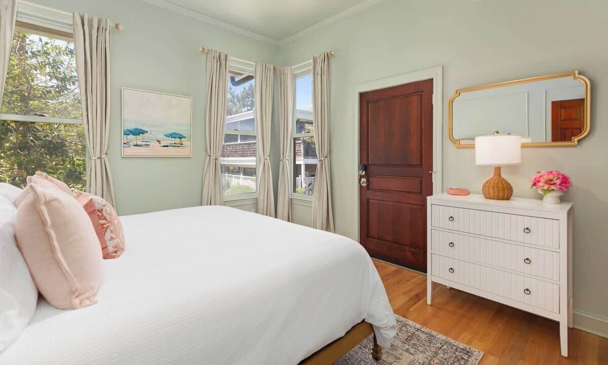 Photo of Bedroom in Admiral Estates