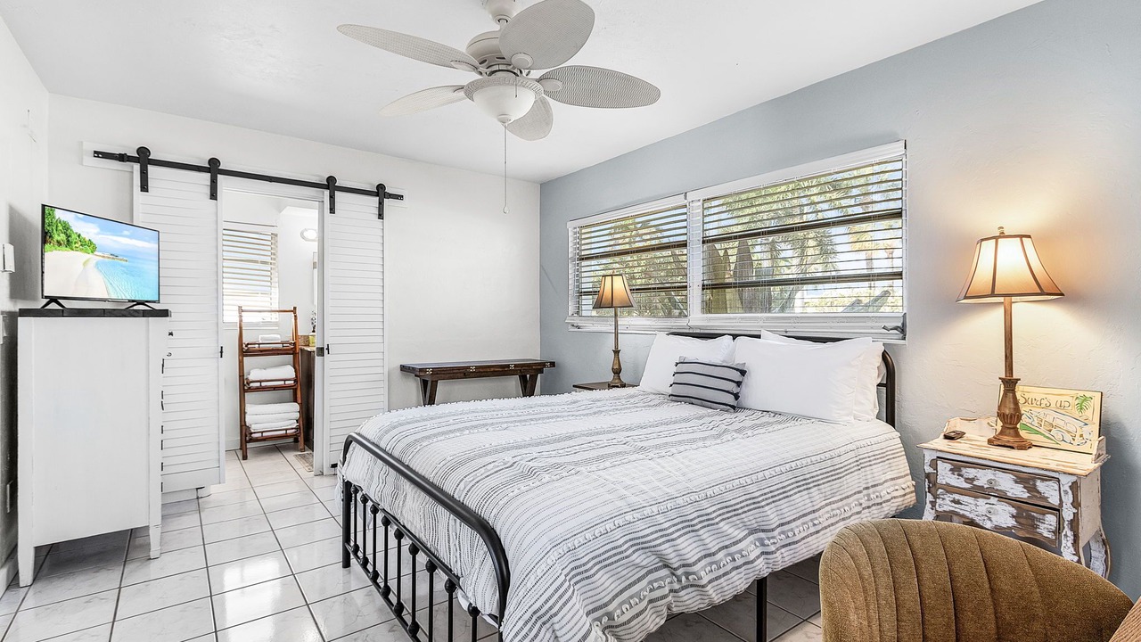 Photo of Bedroom in Yacht Club