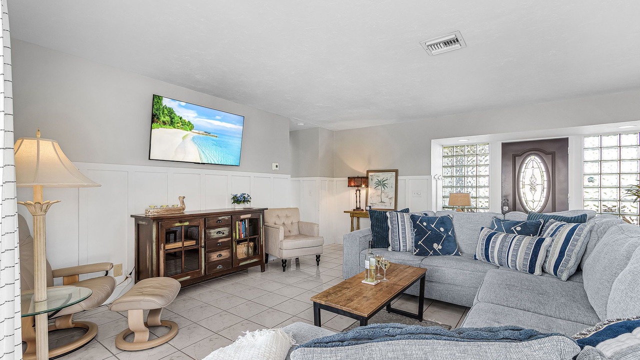 Photo of Livingroom in Yacht Club