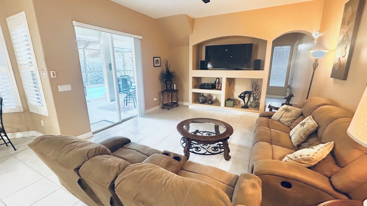 Photo of Livingroom in Yacht Club