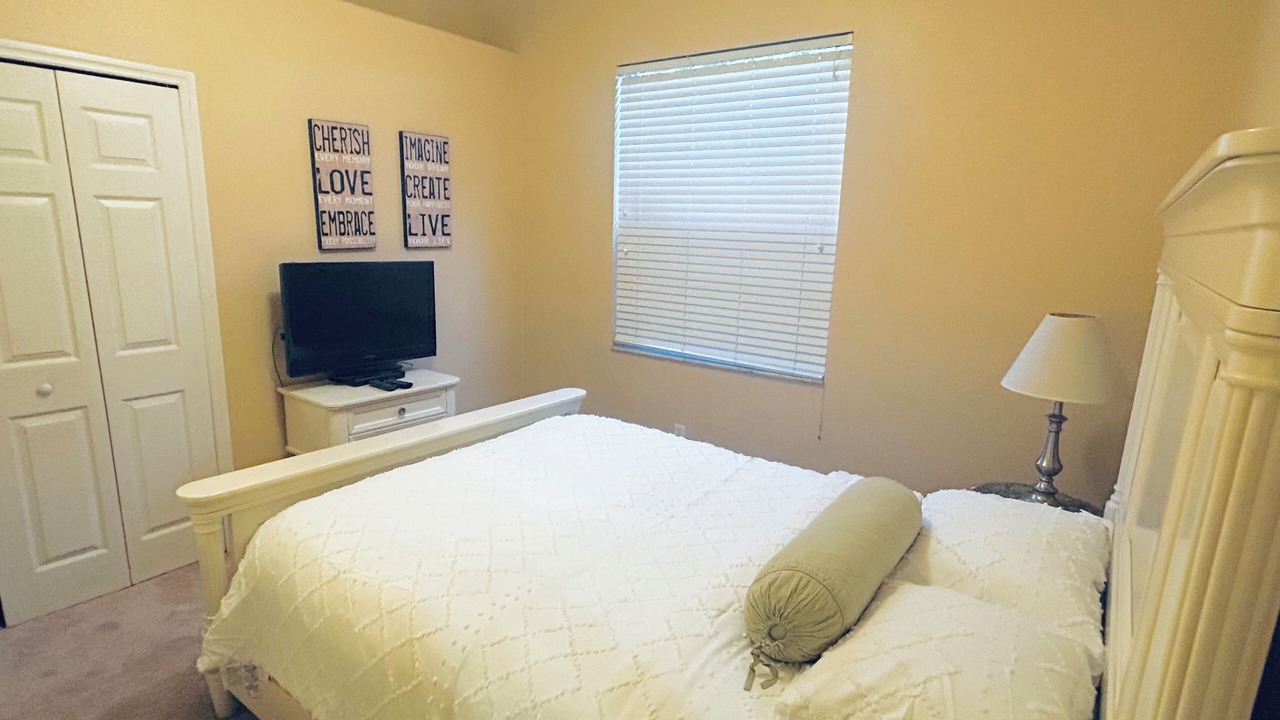 Photo of Bedroom in Yacht Club
