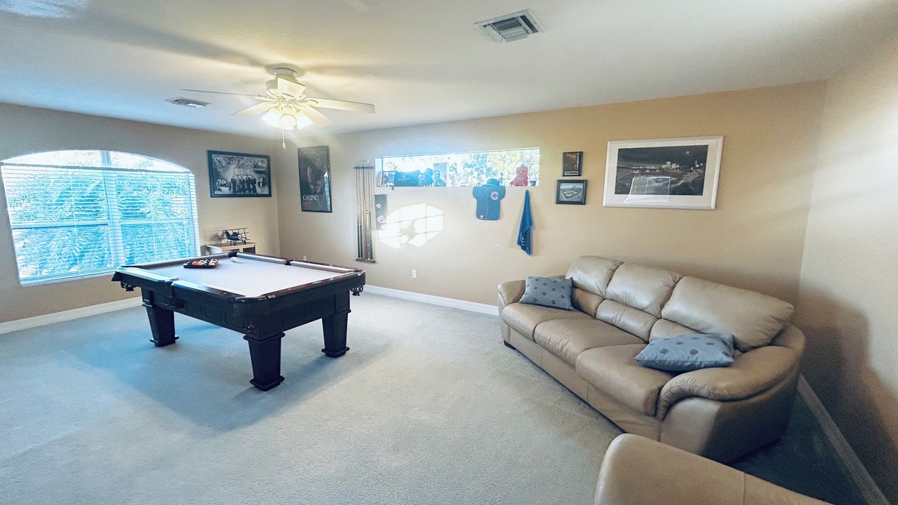 Photo of Livingroom in Yacht Club