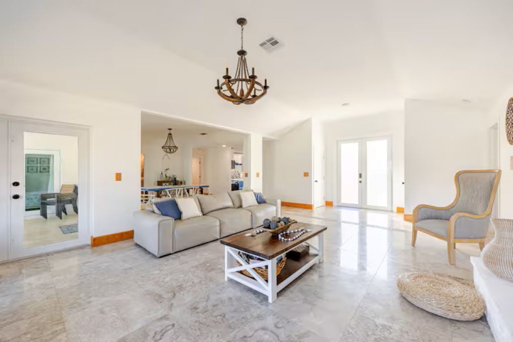 Photo of Livingroom in Bonita Shores