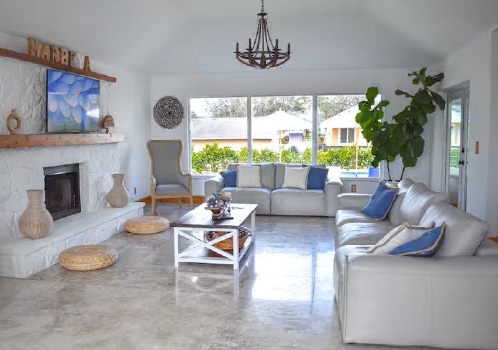 Photo of Livingroom in Bonita Shores