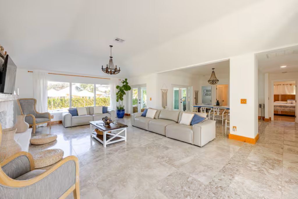 Photo of Livingroom in Bonita Shores