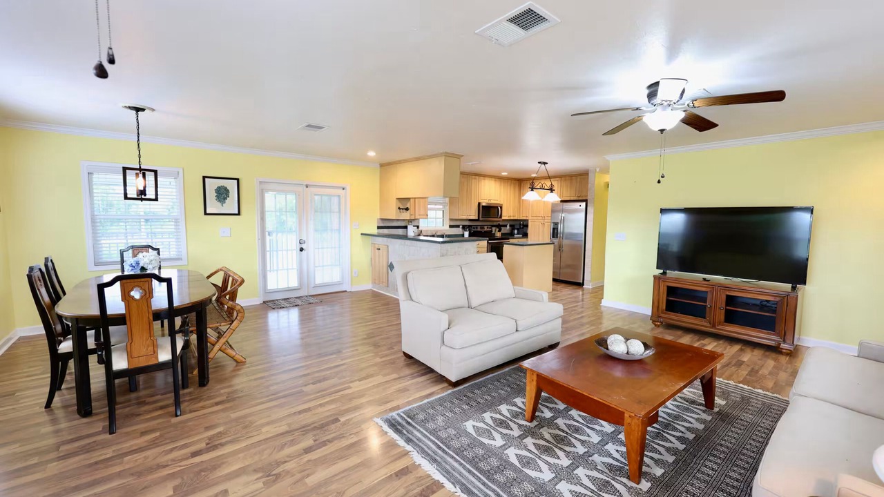 Photo of Livingroom in Saint James City