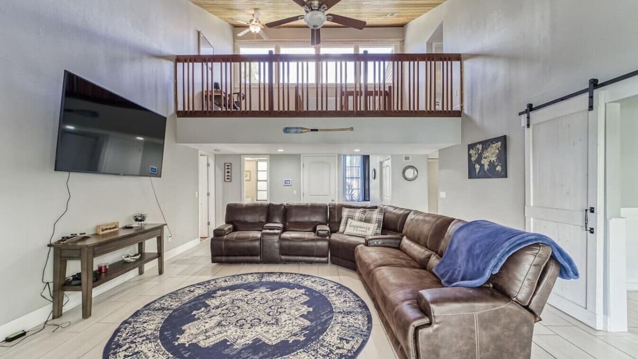 Photo of Livingroom in Temple Crest