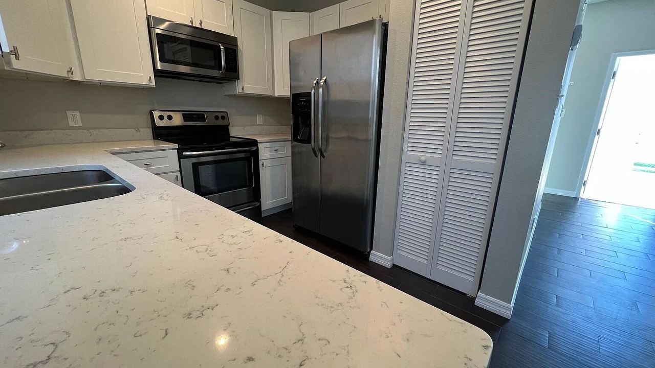 Photo of Kitchen in Courier City - Oscawana
