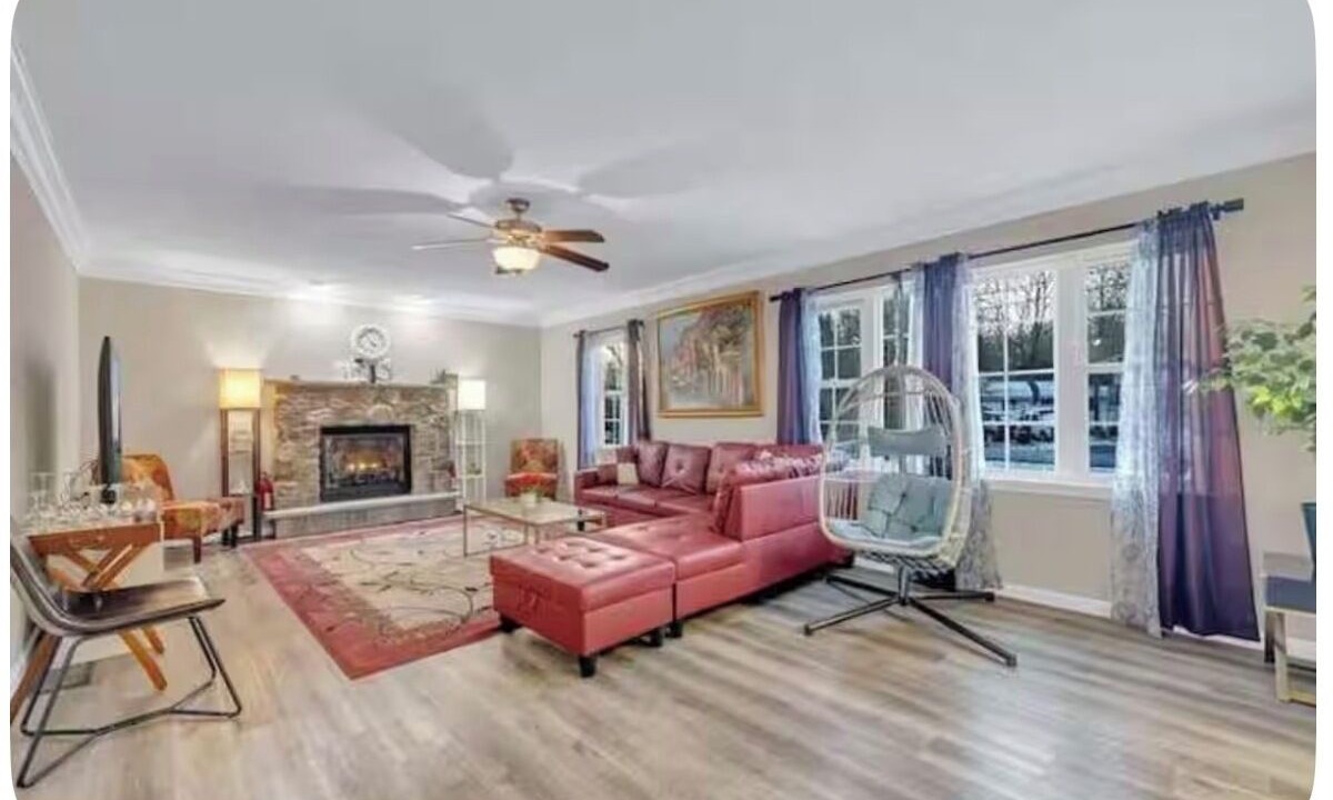 Photo of Livingroom in Tobyhanna