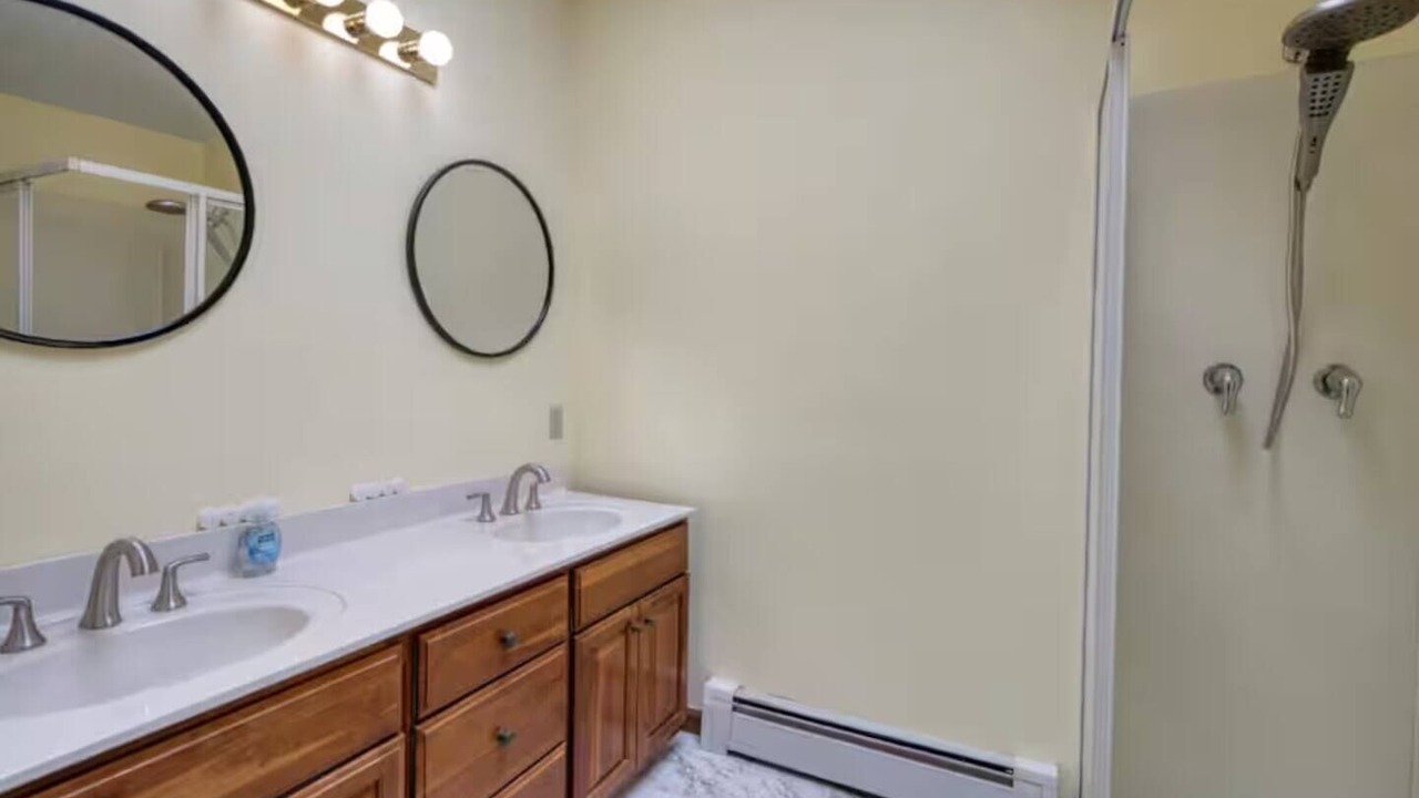 Photo of Bathroom in Landing