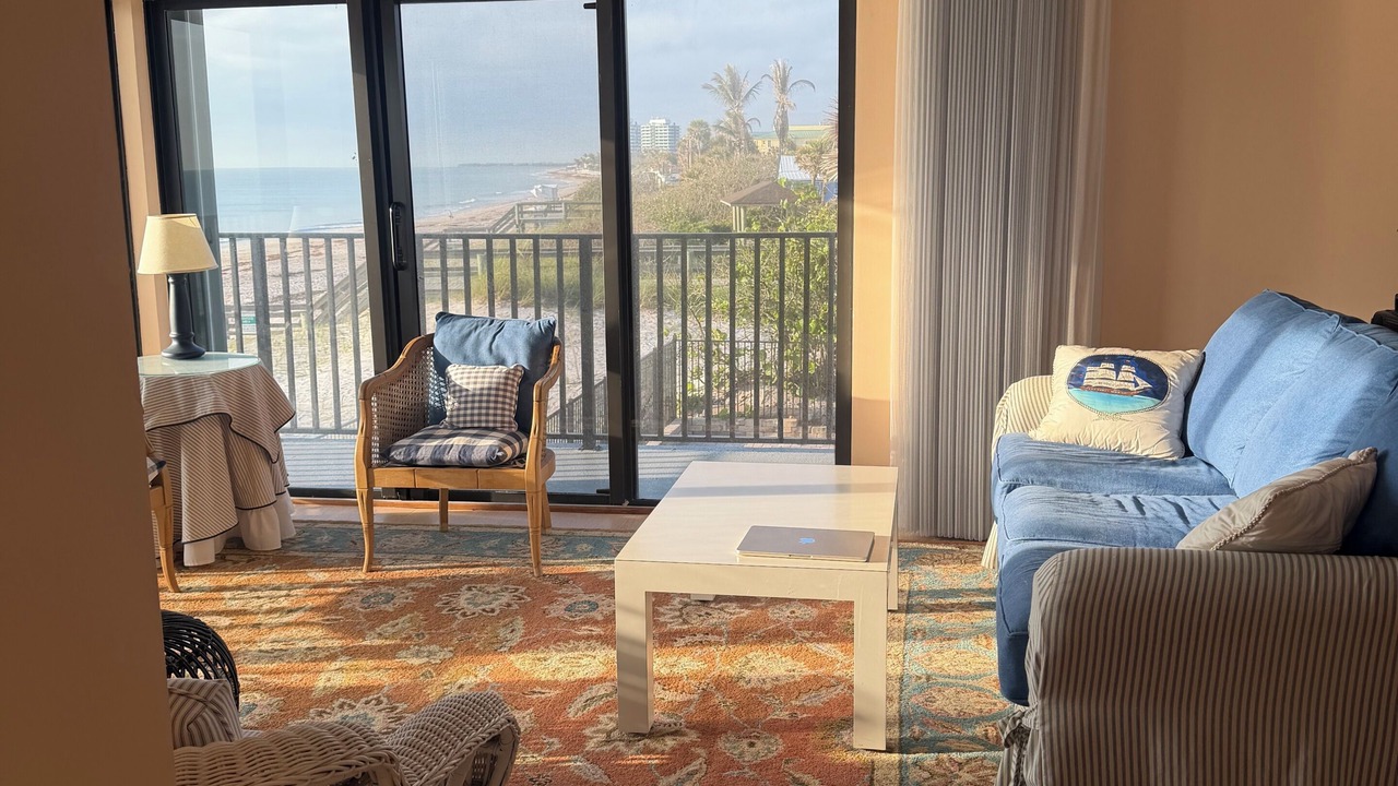 Photo of Livingroom in Central Beach