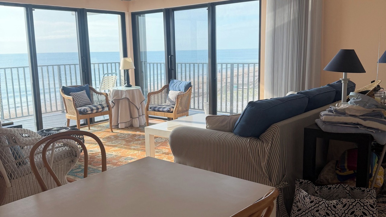 Photo of Livingroom in Central Beach