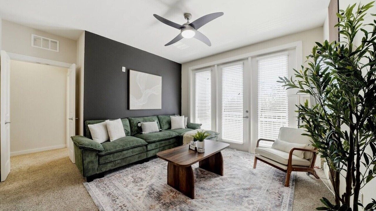 Photo of Livingroom in Courier City - Oscawana