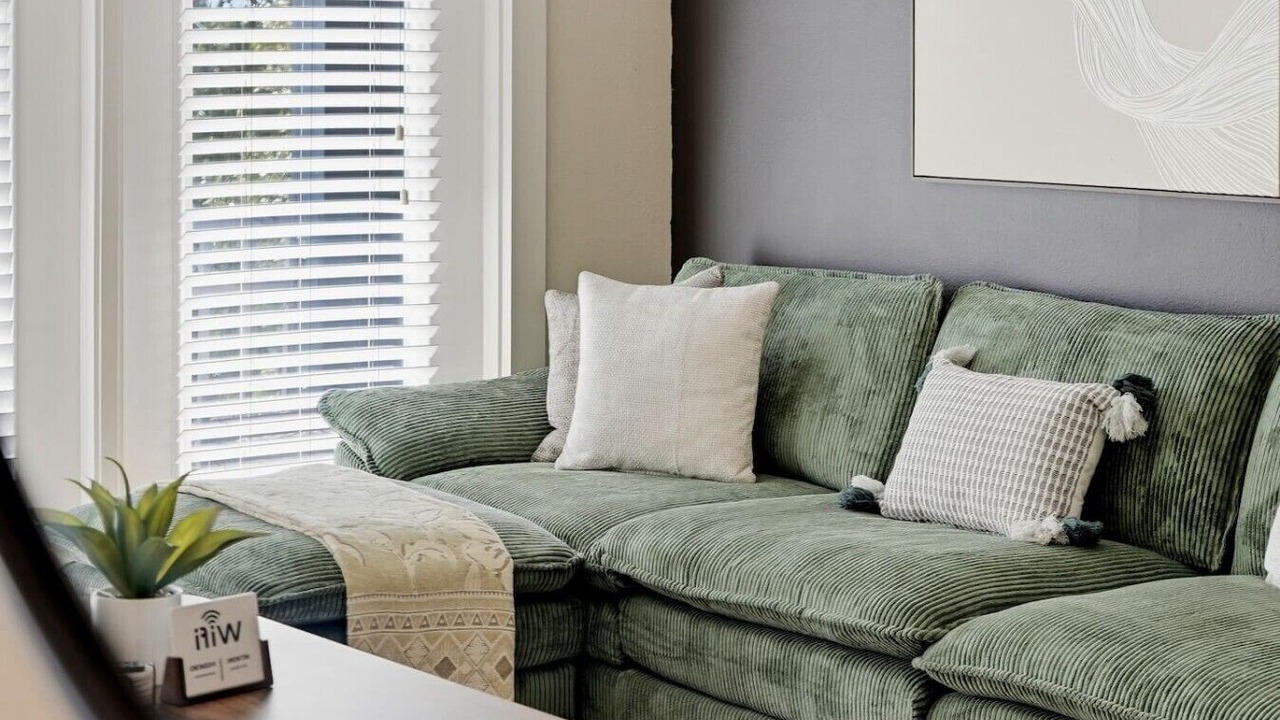 Photo of Livingroom in Courier City - Oscawana