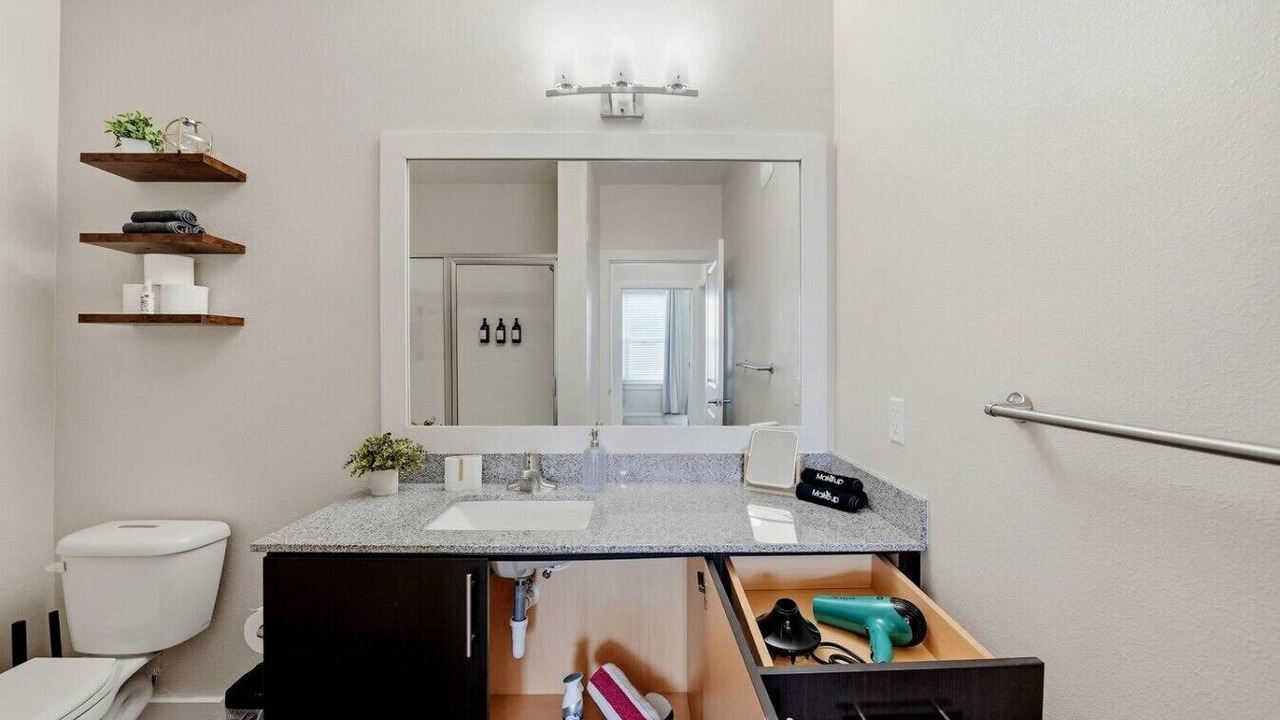 Photo of Bathroom in Courier City - Oscawana