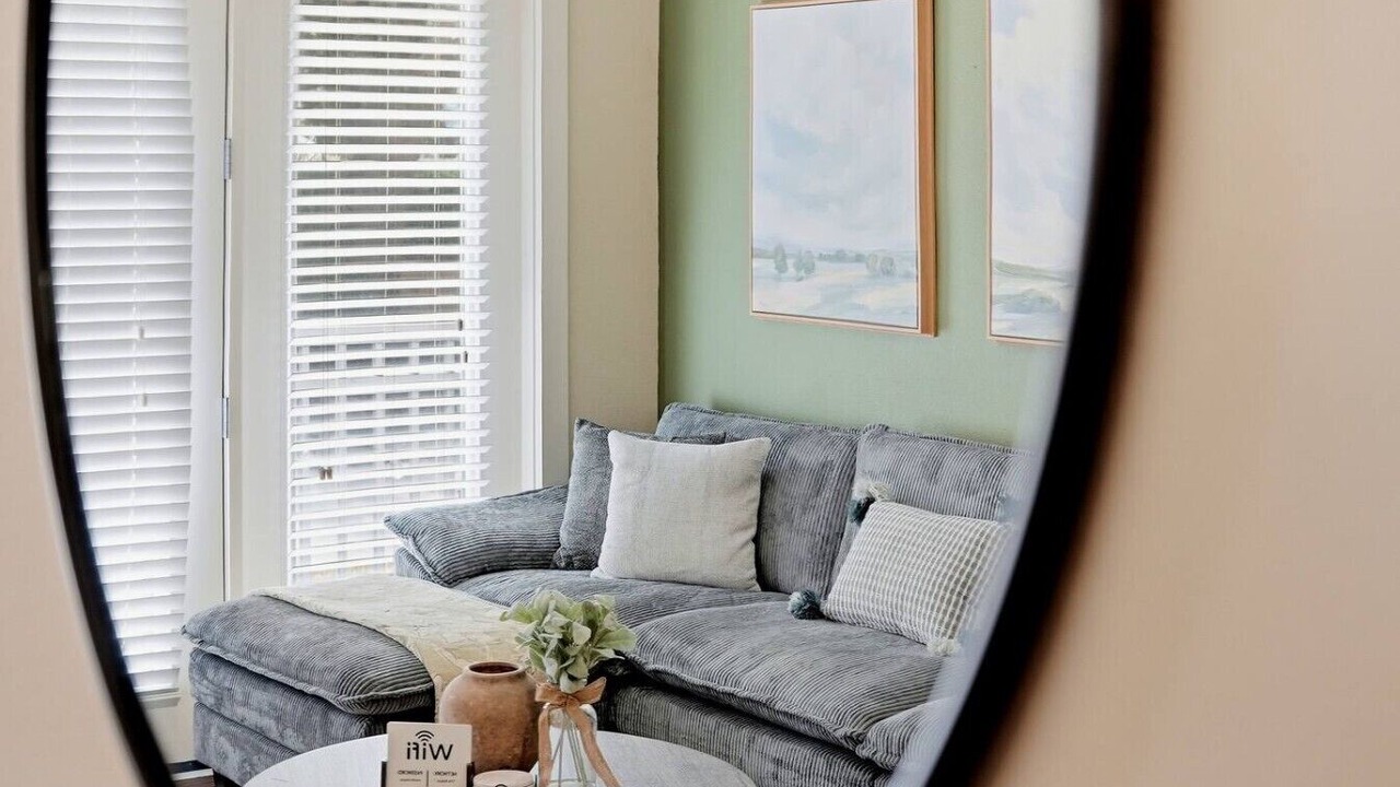 Photo of Livingroom in Courier City - Oscawana