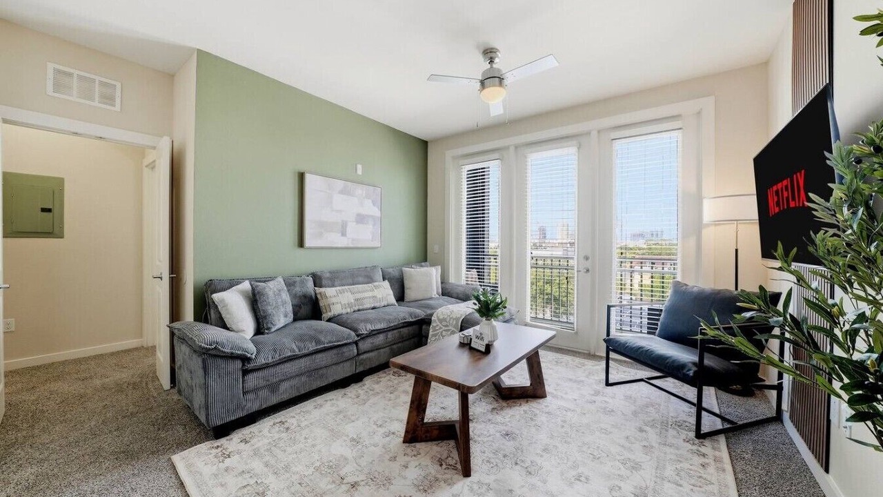 Photo of Livingroom in Courier City - Oscawana