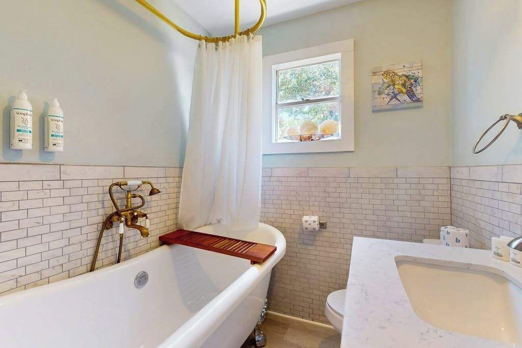 Photo of Bathroom in Bayou Oaks