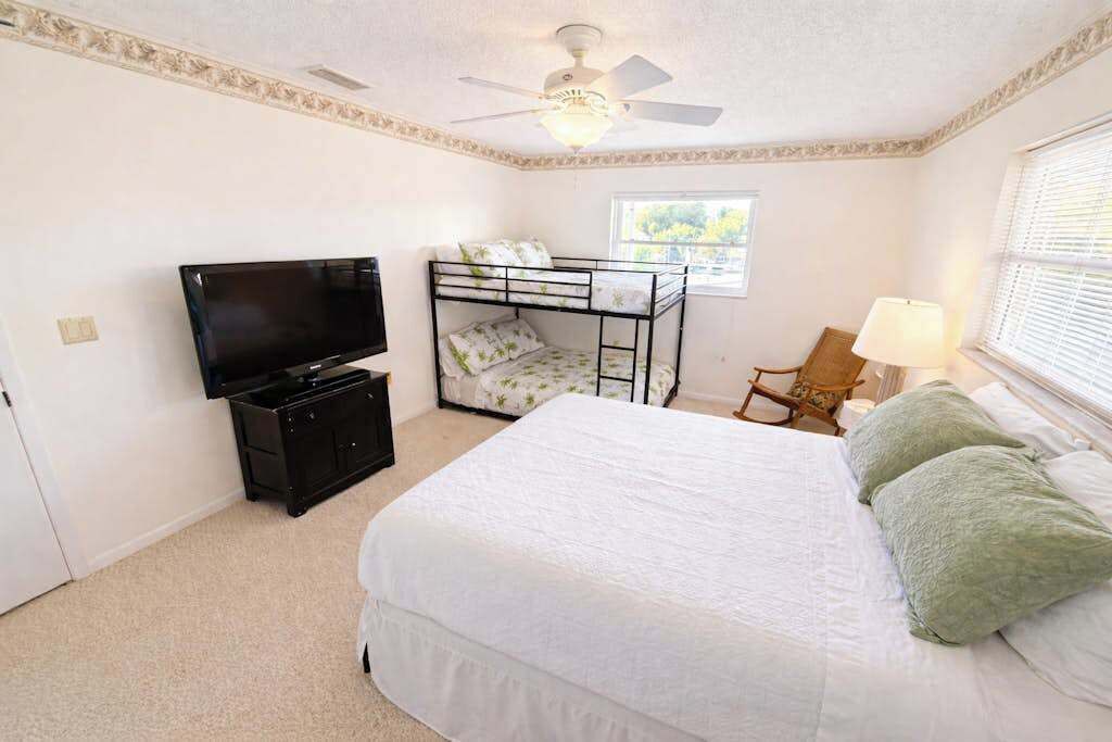 Photo of Bedroom in Sorrento Shores