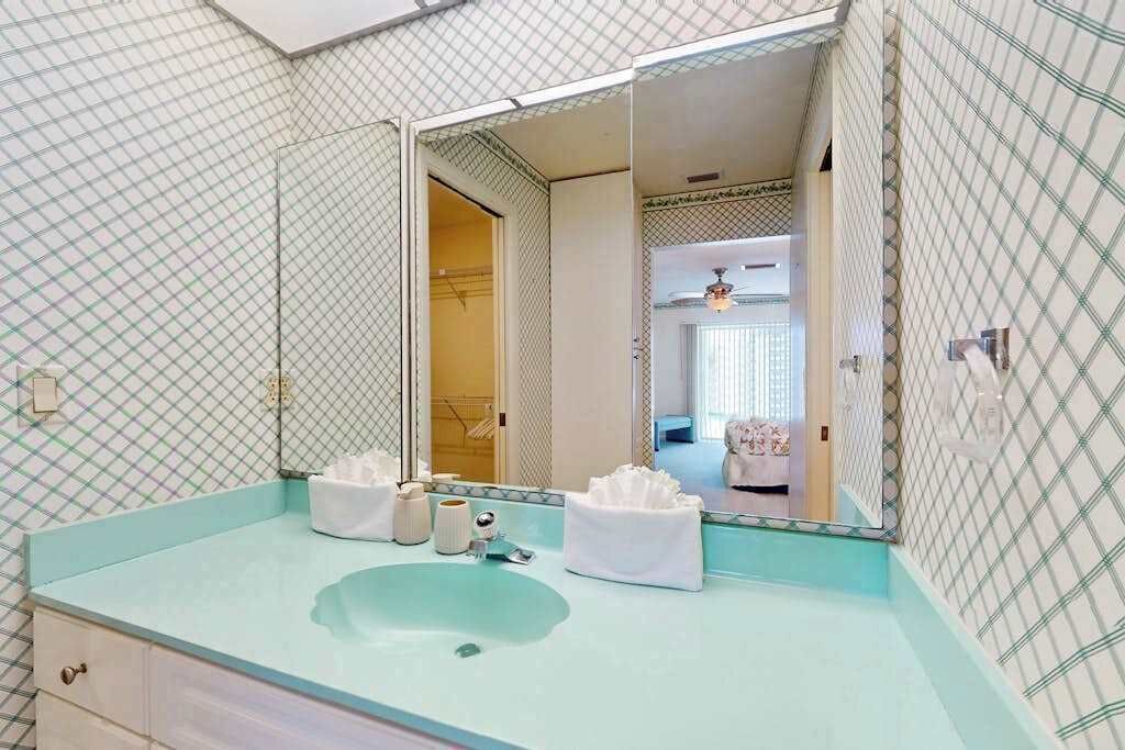 Photo of Bathroom in Sorrento Shores