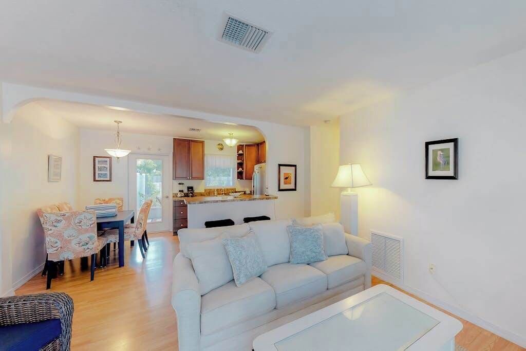 Photo of Livingroom in Holmes Beach