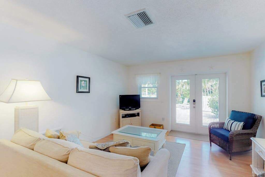Photo of Livingroom in Holmes Beach