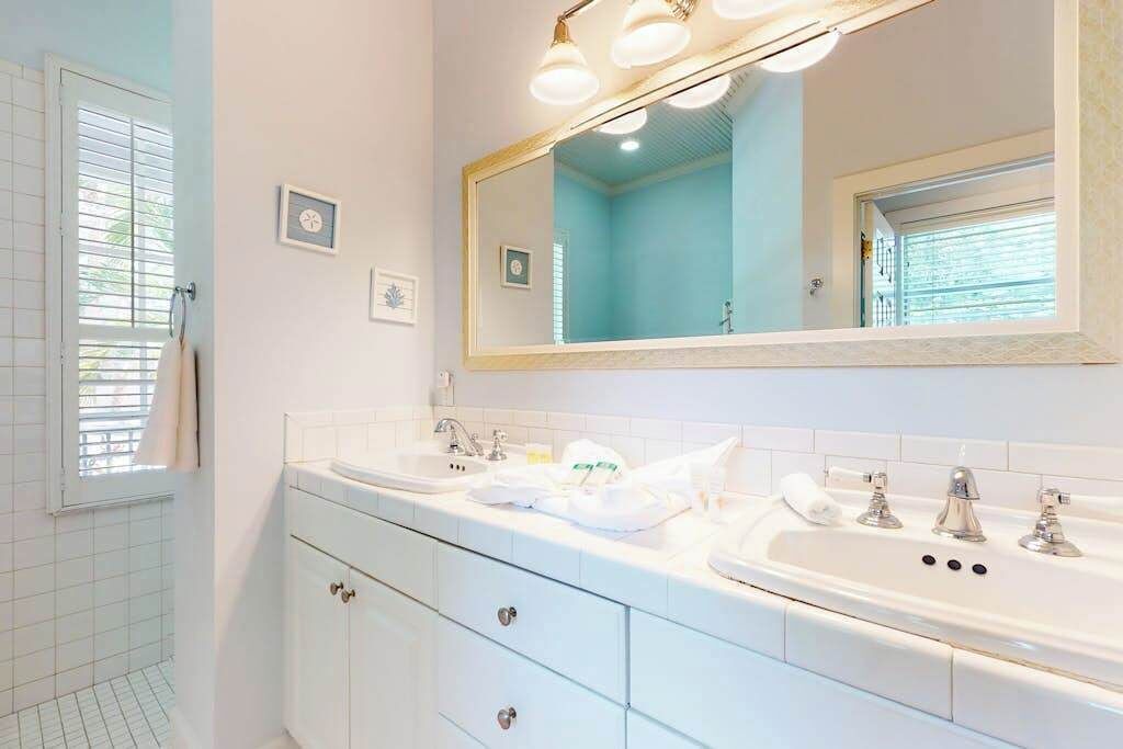 Photo of Bathroom in Indian Beach Sapphire Shores