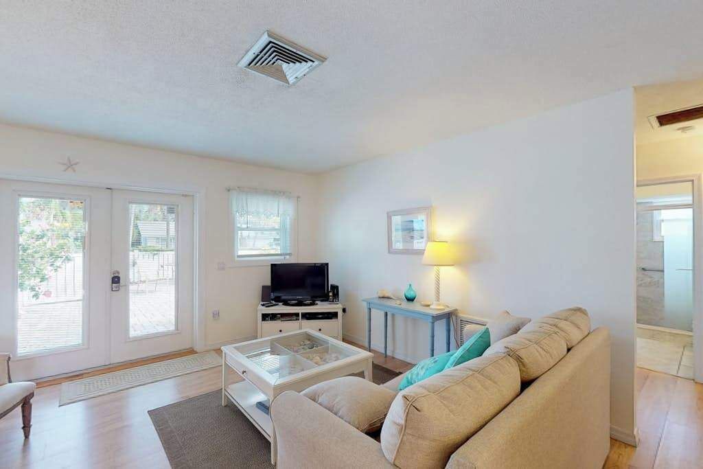 Photo of Livingroom in Holmes Beach