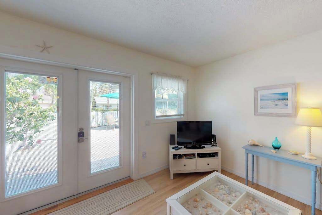 Photo of Livingroom in Holmes Beach