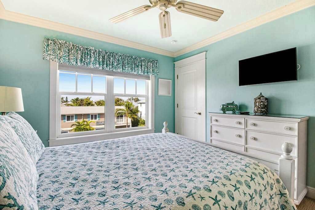 Photo of Bedroom in Holmes Beach