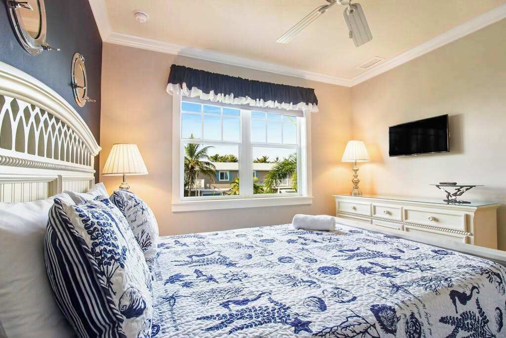 Photo of Bedroom in Holmes Beach