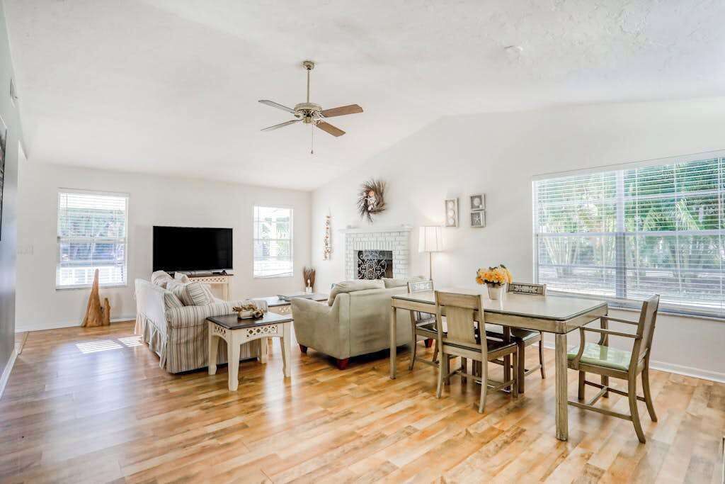 Photo of Livingroom in River District