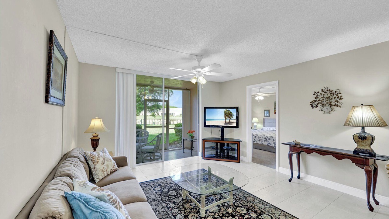 Photo of Livingroom in Central Naples