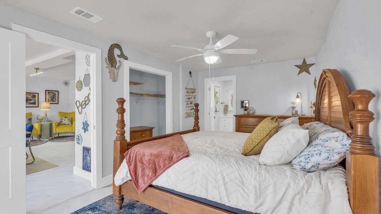 Photo of Bedroom in Yacht Club