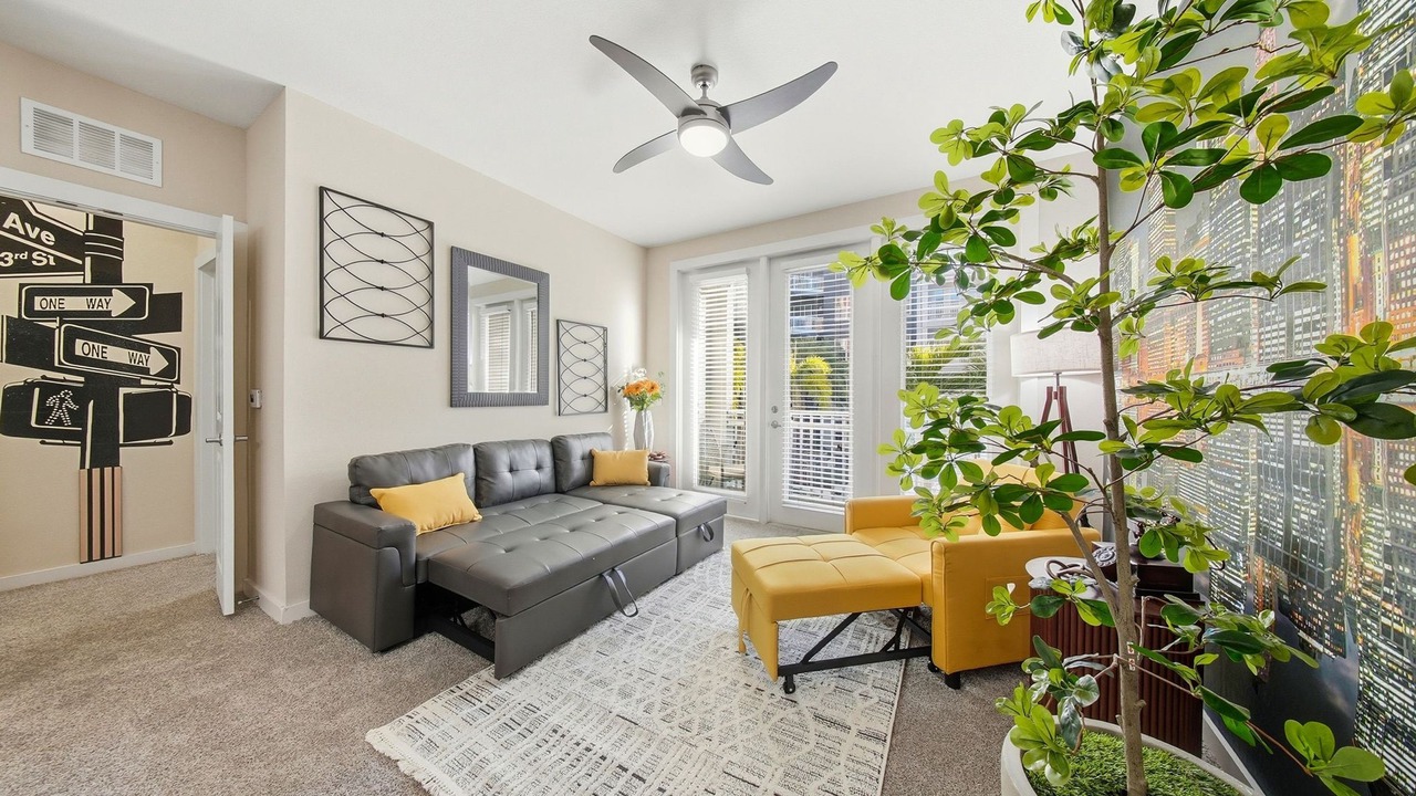 Photo of Livingroom in Courier City - Oscawana