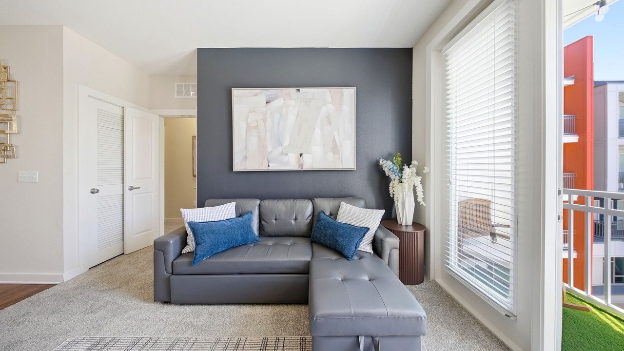 Photo of Livingroom in Courier City - Oscawana