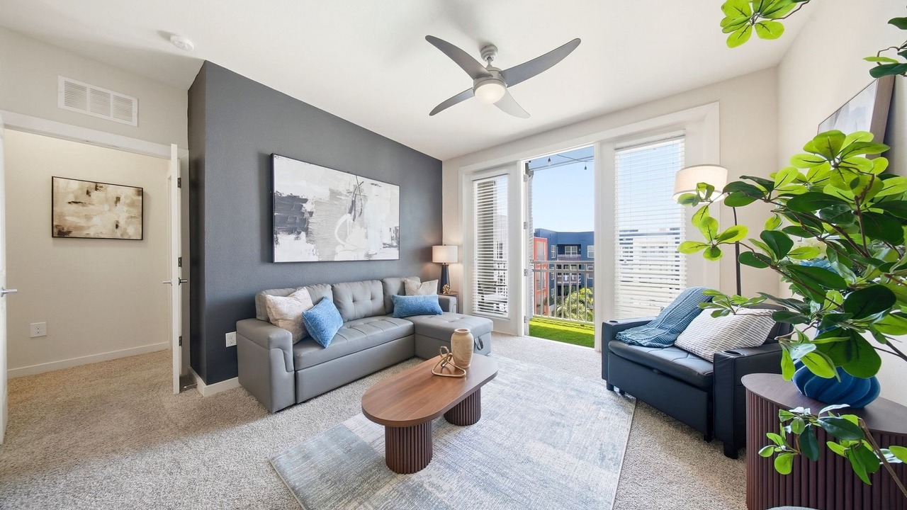 Photo of Livingroom in Courier City - Oscawana