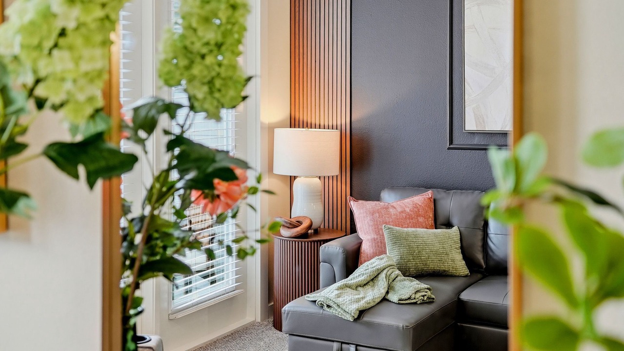 Photo of Livingroom in Courier City - Oscawana