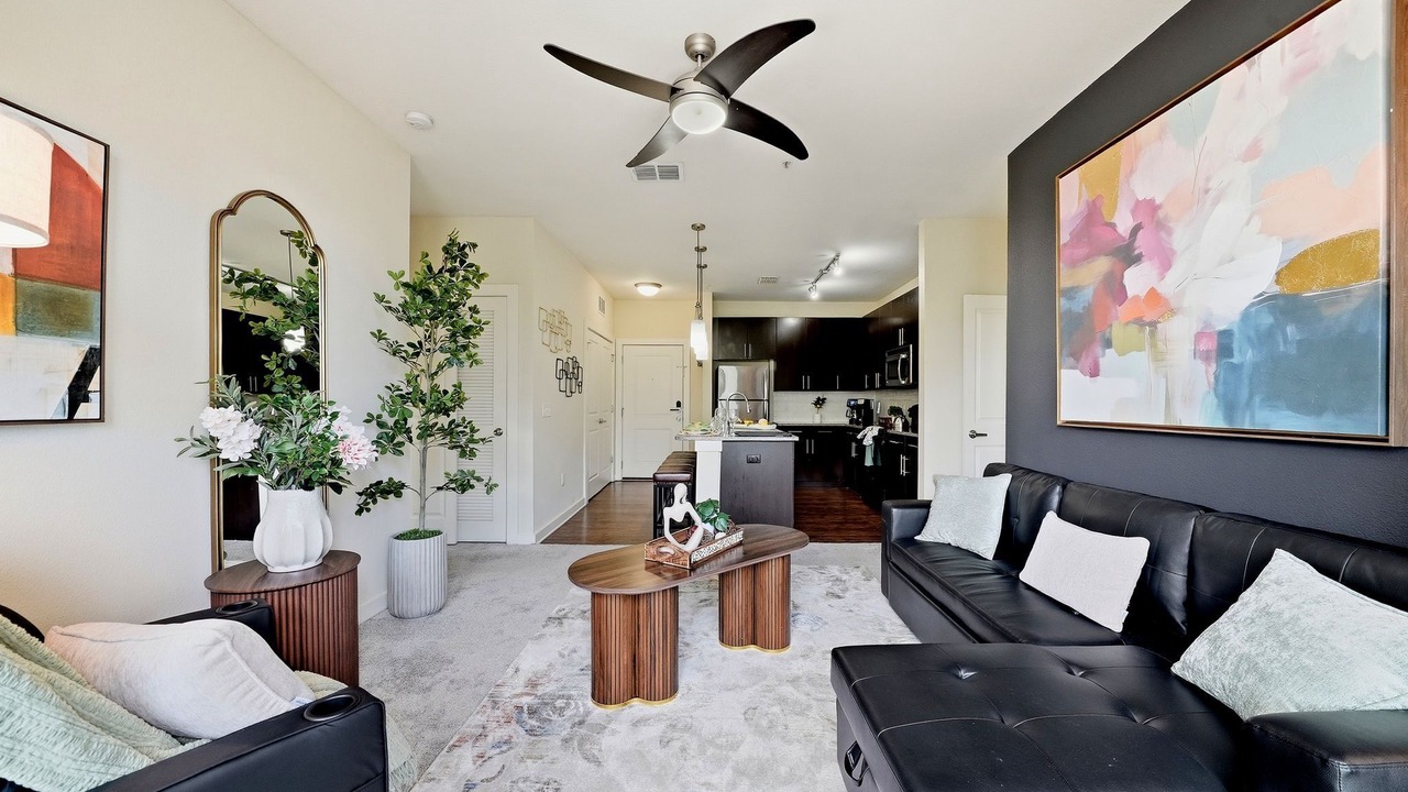 Photo of Livingroom in Courier City - Oscawana