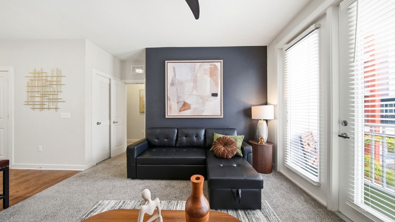 Photo of Livingroom in Courier City - Oscawana